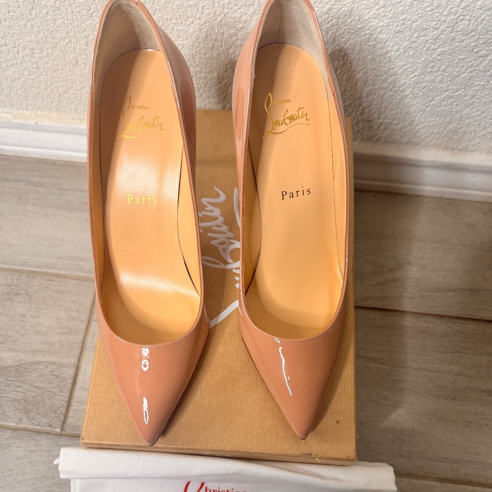 Christian Louboutin Nude Patent Pumps – Size 39 – Authentic – Box & Dust Bag